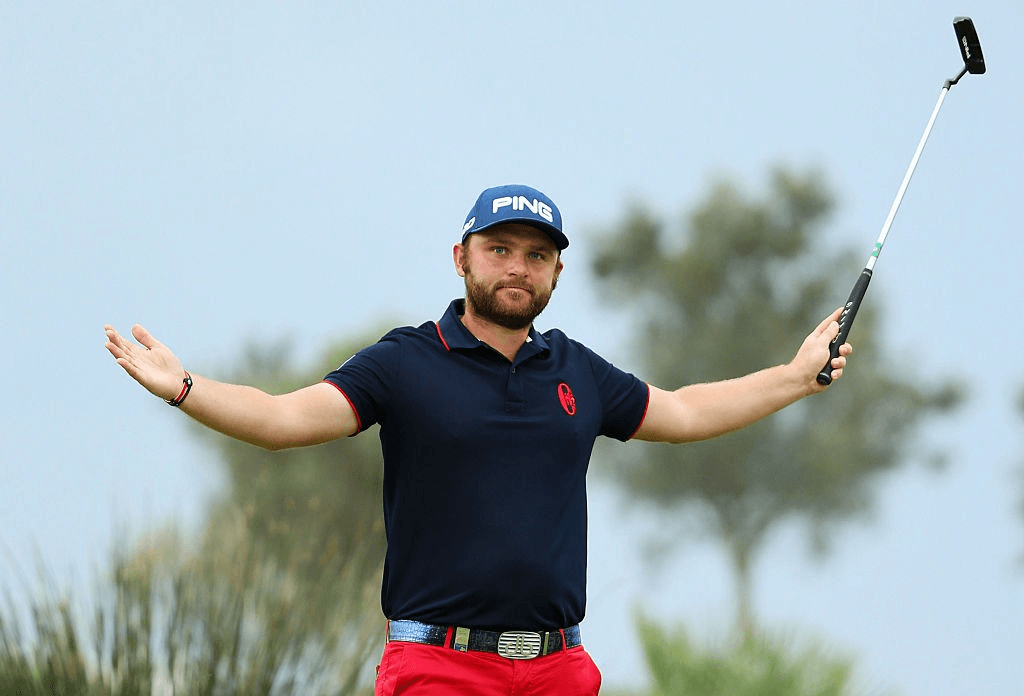 ALBUFEIRA, PORTUGAL - OCTOBER 18:  Andy Sullivan of England celebrates victory on the 18th green during the Portugal Masters final round at Oceanico Victoria Golf Club on October 18, 2015 in Albufeira, Portugal.  (Photo by Andrew Redington/Getty Images)