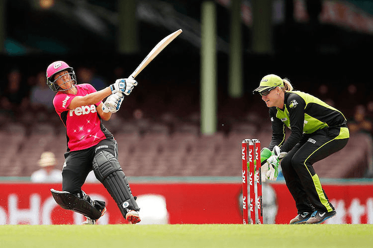 Sara McGlashan wallops a six at Sydney Cricket Ground. (Photo by Brendon Thorne/Getty Images)