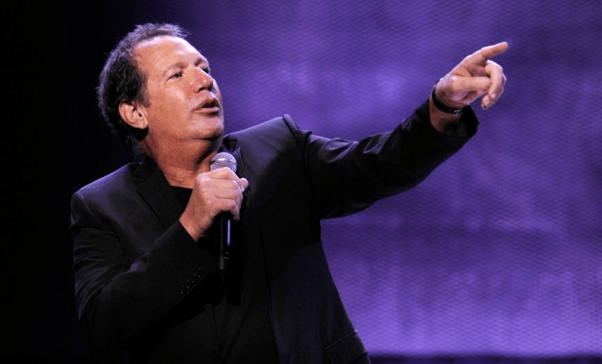 Garry Shandling  on stage in Los Angeles, 2009. Photo: Kevin Winter/Getty Images