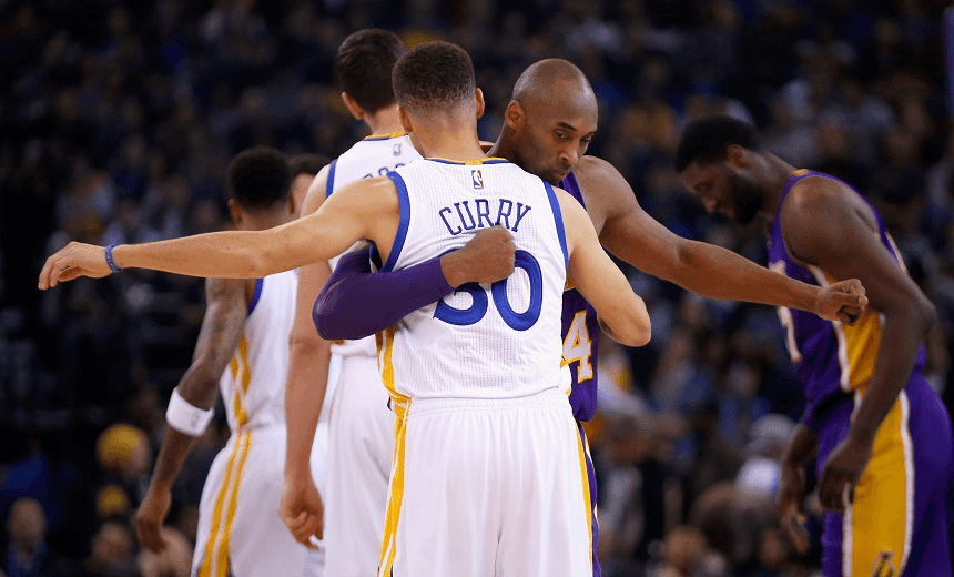 KOBE BRYANT DRIVES A KNIFE INTO STEPHEN CURRY’S BACK. PHOTO / GETTY 
