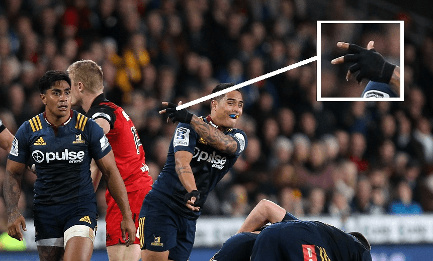 AARON SMITH PROUDLY ROCKS HIS FINGERLESS GLOVES. PHOTO / GETTY