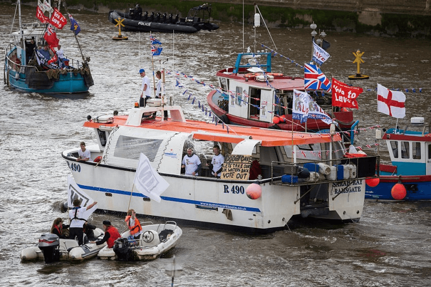 A boat from the 'Fishing for Leave' campaign group sprays boats from the 'In' campaign with water during a flotilla along the Thames River on June 15, 2016 in London, England. The flotilla organised by members of the Fishing for Leave group, who are campaigning to leave the European Union ahead of the referendum on the 23rd of June, was countered by boats representing the 'In' campaign. (Photo by Jack Taylor/Getty Images)