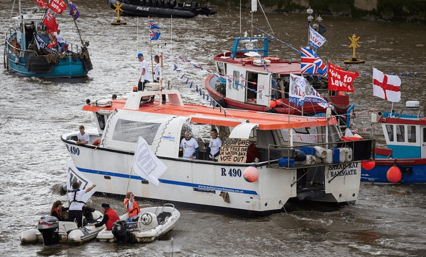 A boat from the ‘Fishing for Leave’ campaign group sprays boats from the ‘In’ campaign with water during a flotilla along the Thames River on June 15, 2016 in London, England. The flotilla organised by members of the Fishing for Leave group, who are campaigning to leave the European Union ahead of the referendum on the 23rd of June, was countered by boats representing the ‘In’ campaign. (Photo by Jack Taylor/Getty Images) 
