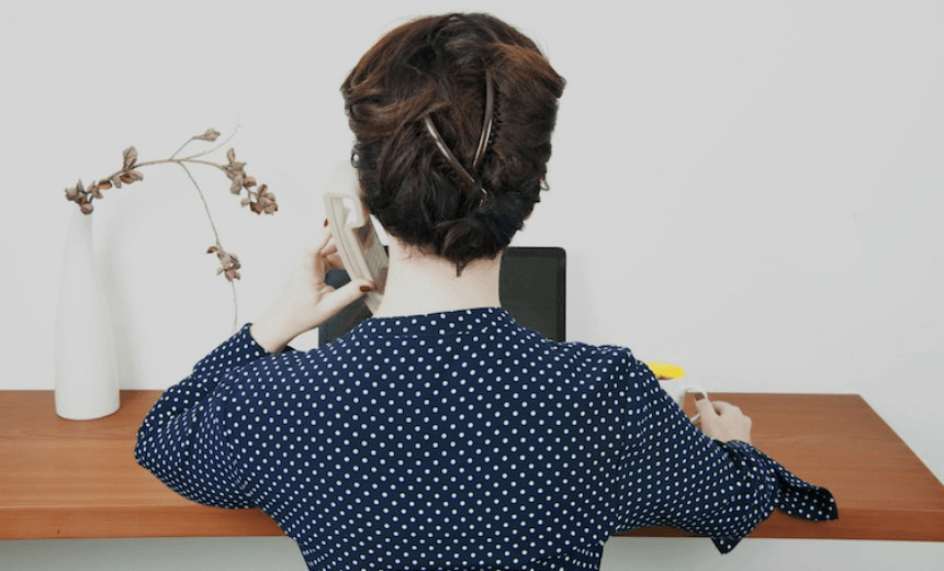 Hello-Caller-hero-online-size