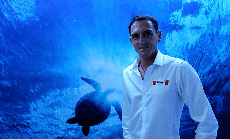 Amazing amphibious creature pictured with a turtle