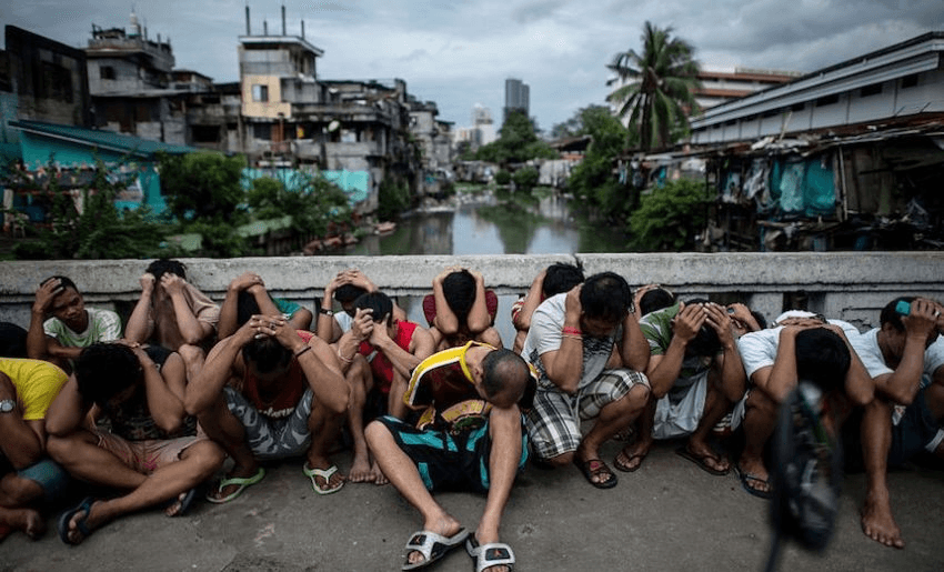 Drug suspects are rounded up during an anti drugs operation in Manila, October 7, 2016. (Photo: NOEL CELIS/AFP/Getty Images)