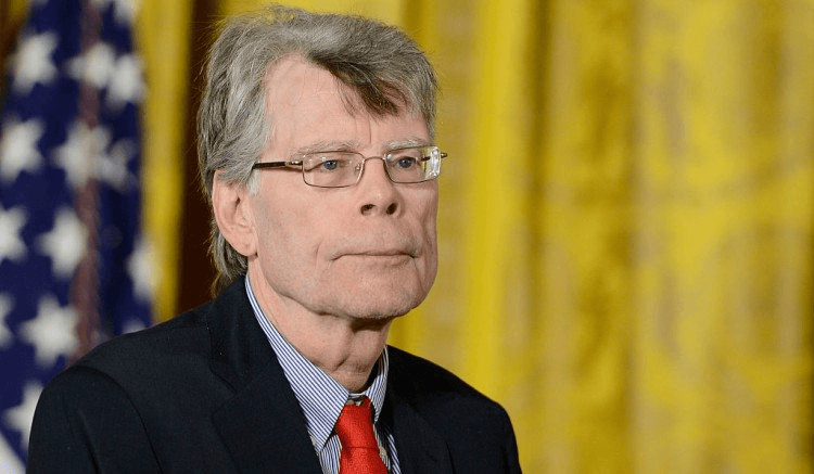 Stephen King looking stoked to receive an award in 2014 (Photo by Leigh Vogel/WireImage)