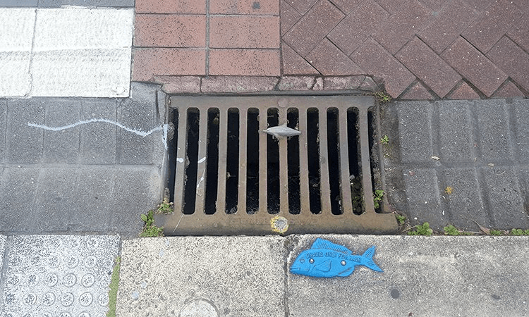 banksy-drain