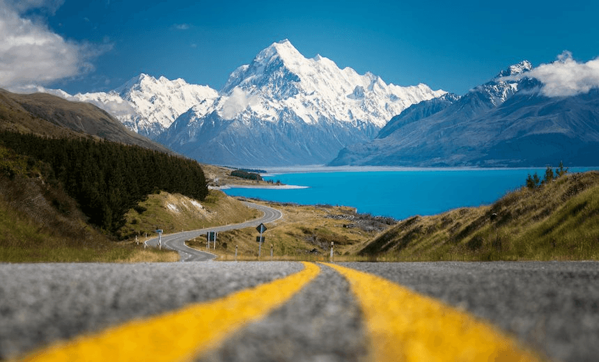 On the way to Aoraki/Mount Cook National Park. (Photo: Tai GinDa/Getty Images) 
