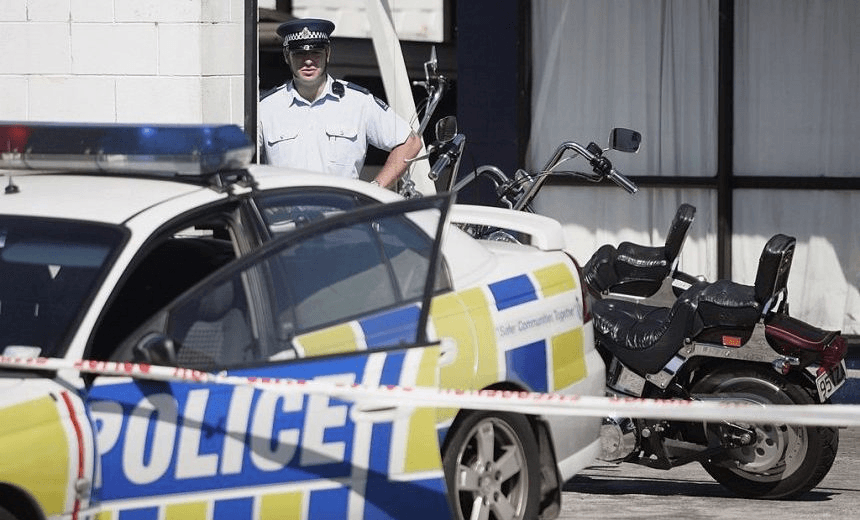 AUCKLAND, NEW ZEALAND – MARCH 15:  Police cordened off the headquarters of the Black Power gang after finding a bomb inside during a routine raid on the property on March 15, 2006 in Auckland, New Zealand.  (Photo by Jeff Brass/Getty Images) 
