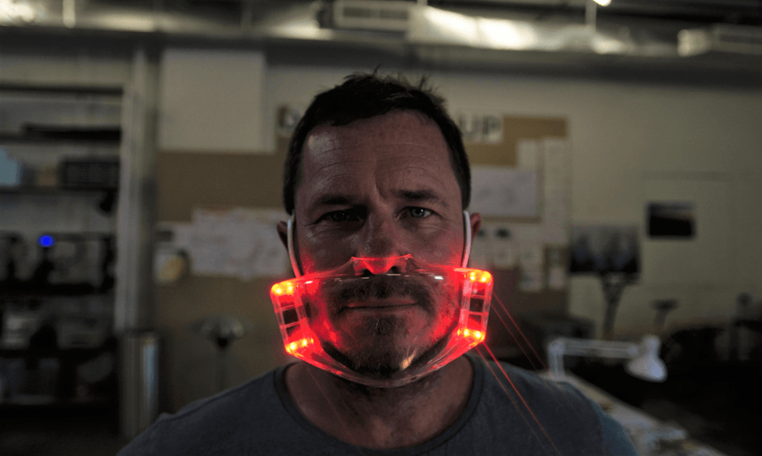 O2O2 CO-FOUNDER JERRY MAUGER WEARING AN ENGINEERING PROTOTYPE (PHOTO: SUPPLIED) 
