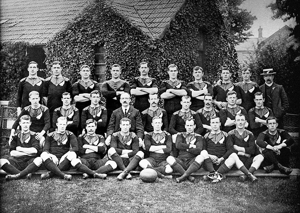 New Zealand squad for their 1905-06 tour: (back row, l-r) John Corbett, Massa Johnston, Bill Cunningham, Frederick Newton, George Nicholson, Bronco Seeling, O Sullivan, Alex McDonald, Duncan McGregor, James Duncan; (middle row, l-r) Eric Harper, Billy Wallace, Billy Stead, manager George Dixon, captain Dave Gallaher, Jimmy Hunter, George Gillett, Frank Glasgow, William Mackrell; (front row, l-r) Steve Casey, Bunny Abbot, George Smith, Fred Roberts, Mona Thomson, Simon Mynott, General Booth, George Tyler, Bob Deans  (Photo by S&G/PA Images via Getty Images) 
