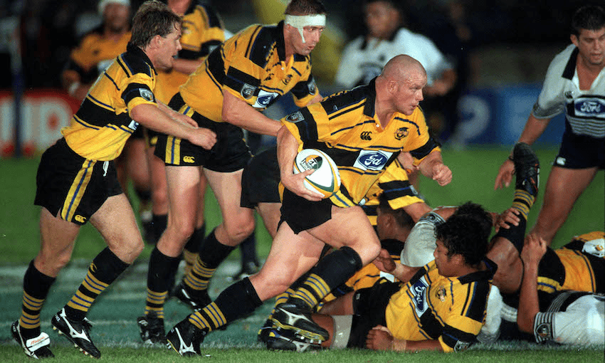 Mark Allen leads a charge against the Auckland Blues during a Super 12 match played at the Palmerston North Showgrounds, 1996. (Photo by Kenny Rodger/Getty Images)