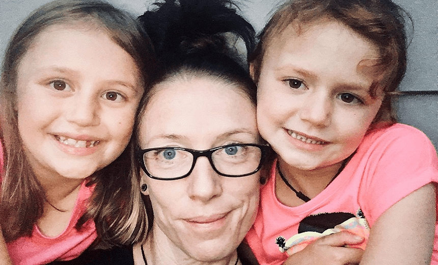 Chelsea Jones and her children (supplied) 
