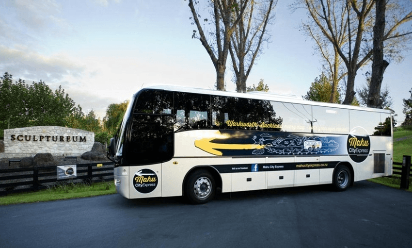 Mahu City Express bus at Matakana’s Sculptureum (Photo: Mahuexpress.co.nz)