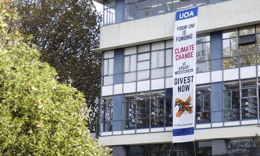Fossil Free UoA banner drop, May 10th (image: Fossil Free UoA) 
