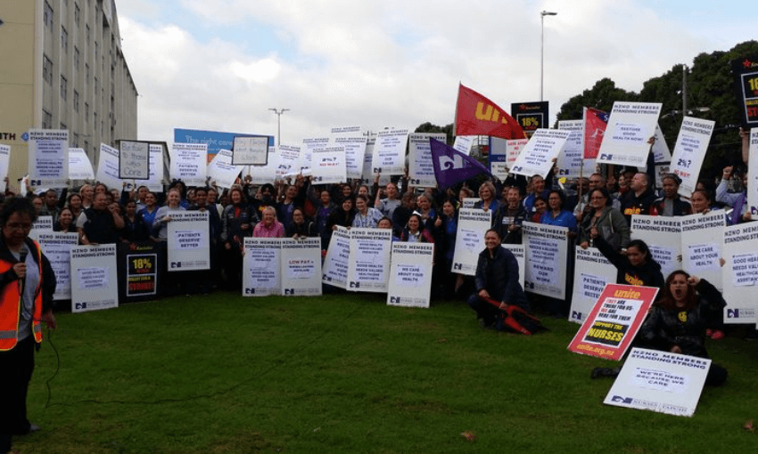 Nurses protesting at Middlemore hospital (Radio NZ: Jessie Chiang)  
