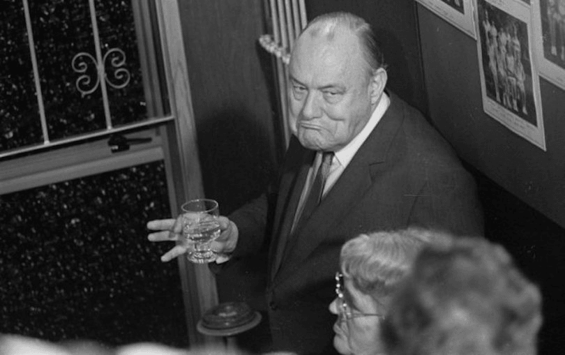 Prime Minister Robert Muldoon in his Tamaki electorate, drink in hand, during the night of the 1984 general election (Photo: Evening Post, Ref: EP/1984/3382/33a-F. Alexander Turnbull Library, Wellington, New Zealand /records/23057227) 
