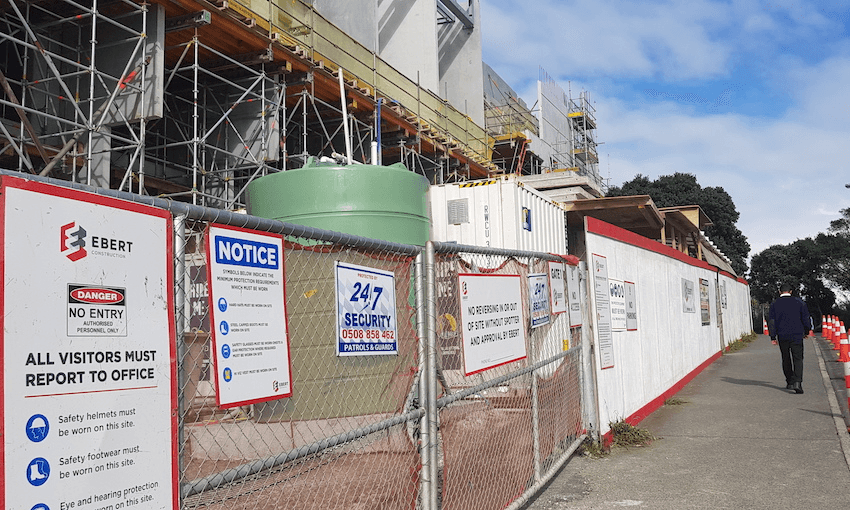 LOCKED EBERT CONSTRUCTION SITE aT UNION GREEN (PHOTO: DON ROWE) 
