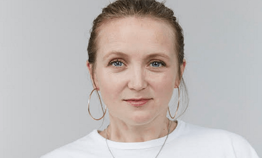 ‘i Was So Angry That It Was So Difficult Poet Hollie Mcnish Talks Motherhood With Holly Walker