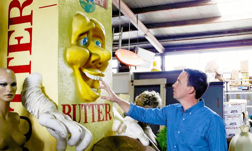 SURVEYING THE BUTTER. PHOTO: GET IT TO TE PAPA 

