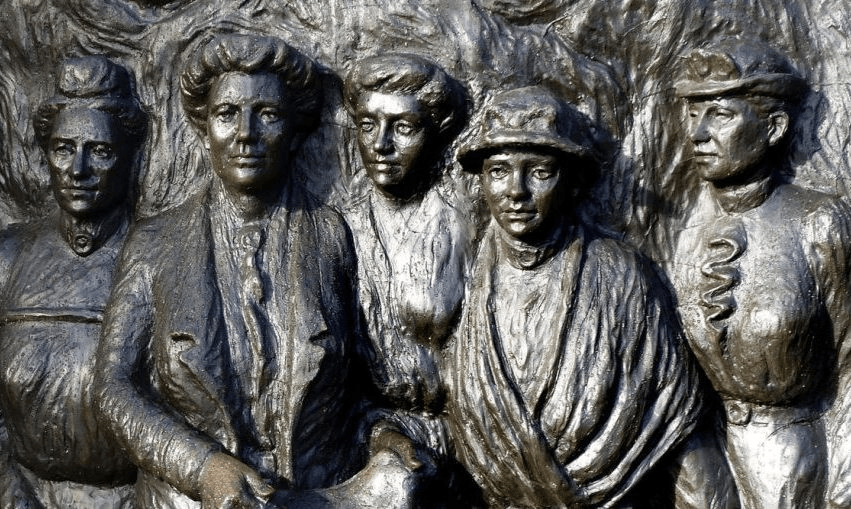 A memorial by sculptor Margriet Windhausen depicts the life-size figures of Kate Sheppard and other leaders of the Aotearoa New Zealand suffrage movement. Photo: Bernard Spragg/Wikimedia Commons