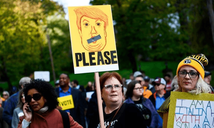 Anti-Trump protesters wait near the Tree of Life Congregation on October 30, 2018 in Pittsburgh. Photo: BRENDAN SMIALOWSKI/AFP/Getty Images