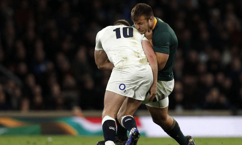 England’s fly-half Owen Farrell (L) makes a dubious tackle on South Africa’s Andre Esterhuizen late in the game. England won the game 12-11. (Photo: ADRIAN DENNIS/AFP/Getty Images) 
