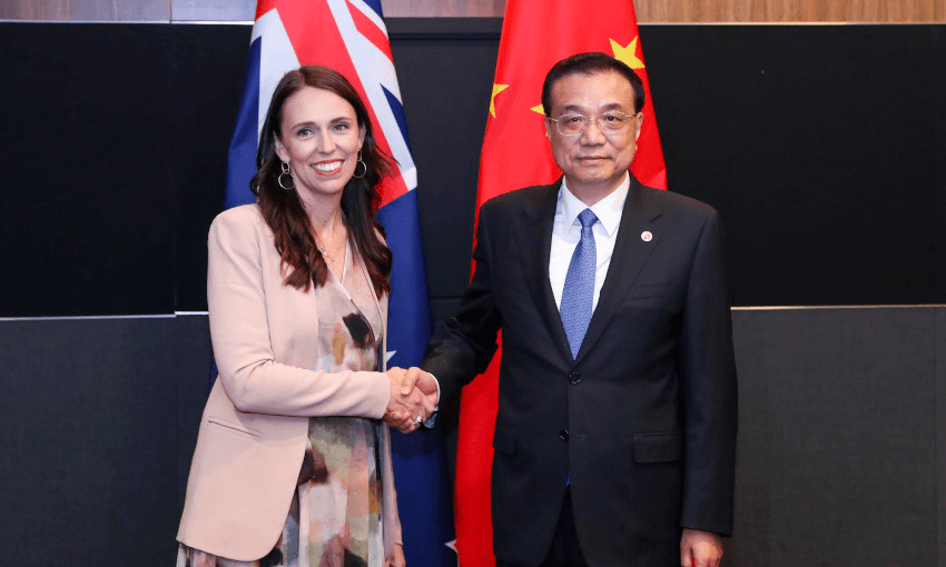 SINGAPORE, SINGAPORE – NOVEMBER 14: Chinese Premier Li Keqiang (R) meets with New Zealand’s Prime Minister Jacinda Ardern on the sidelines of the 33rd Association of Southeast Asian Nations (ASEAN) Summit on November 14, 2018 in Singapore. (Photo by Liu Zhen/China News Service/VCG via Getty Images) 
