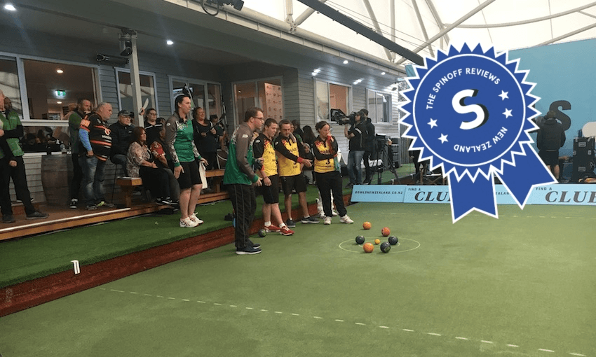 The Pt Chev Pirates (green) and Stokes Valley Vipers strategise (image: Madeleine Chapman) 
