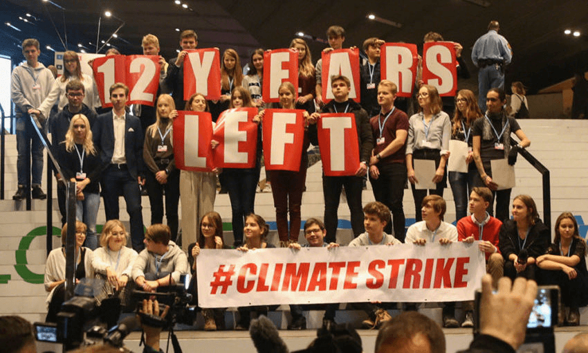 High school students remind negotiators at COP 24 that there are only 12 years left to limit the devastating impacts of climate change. (Photo credit: Kiara Worth/IISD/ENB) 
