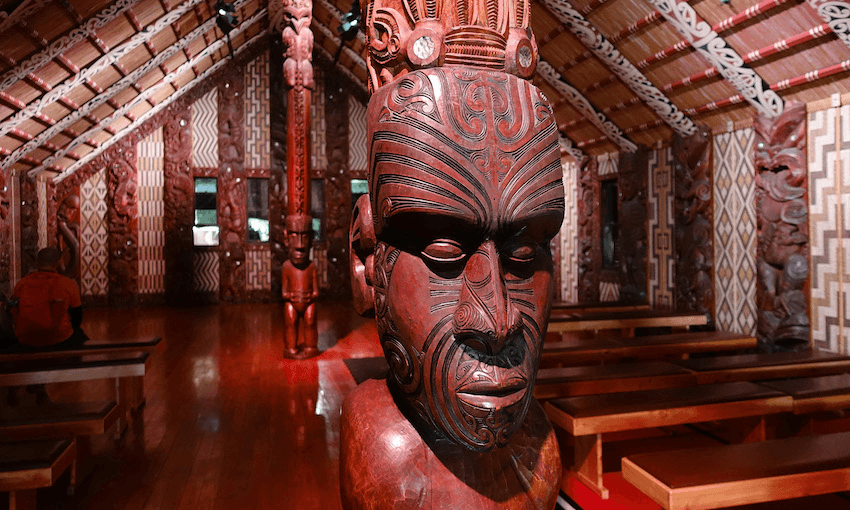 Te Whare Rūnanga poutokomanawa, Waitangi.
