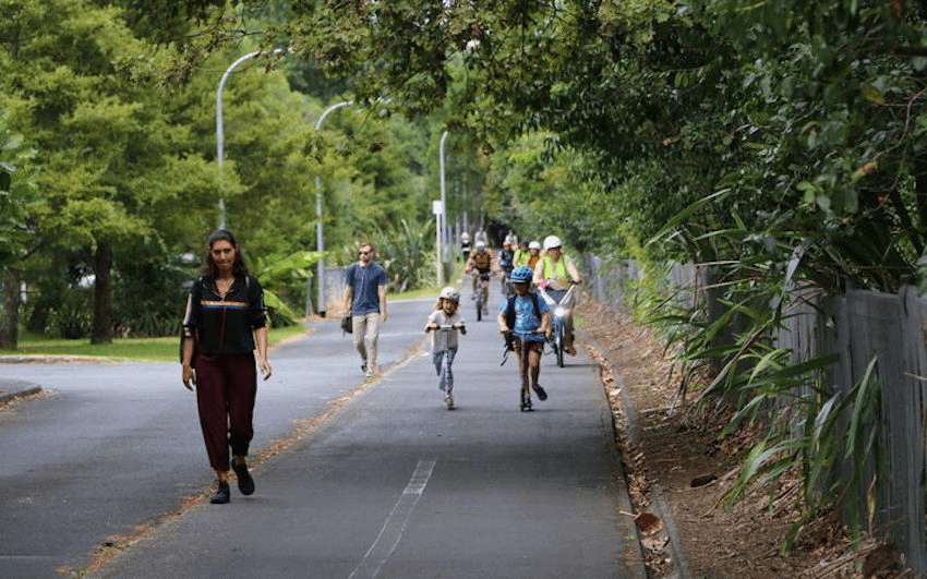 Pedestrians, scooter and bike riders on the northwestern cycleway. Photo: RNZ / Rowan Quinn  
