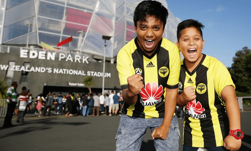 Football fans turning out to see the Phoenix in Auckland (Getty Images)  
