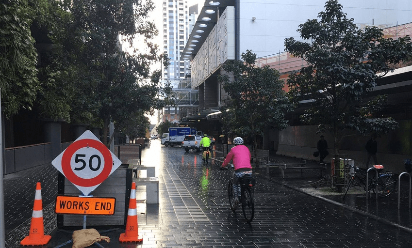 The bylaw will also allow AT to mandate 10km/h limits on the city’s ‘shared spaces’ like Federal St, Elliott St, and Fort St. Currently, they’re 50km/h by default. (Photo: Twitter)