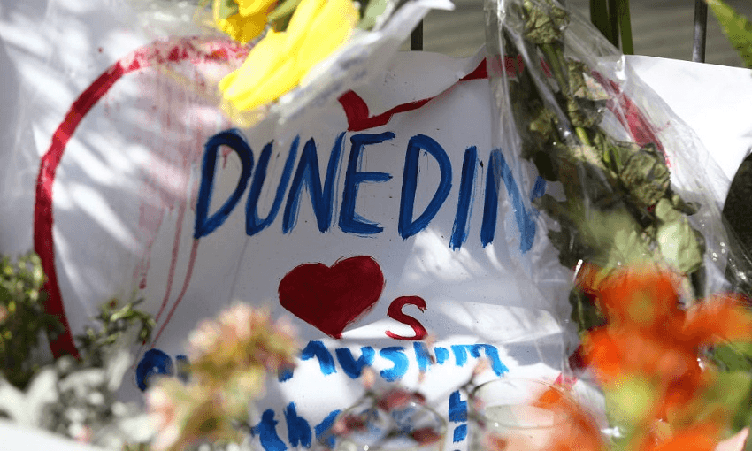 Locals lay flowers at the Huda Mosque in Dunedin. (Photo: Dianne Manson/Getty Images) 
