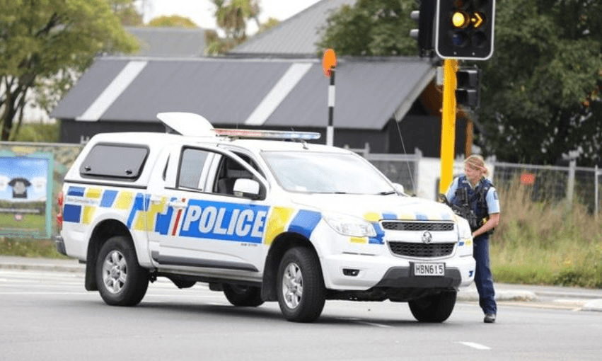 Police at the cordon around a shooting incident in central Christchurch. Photo: RNZ / Simon Rogers 
