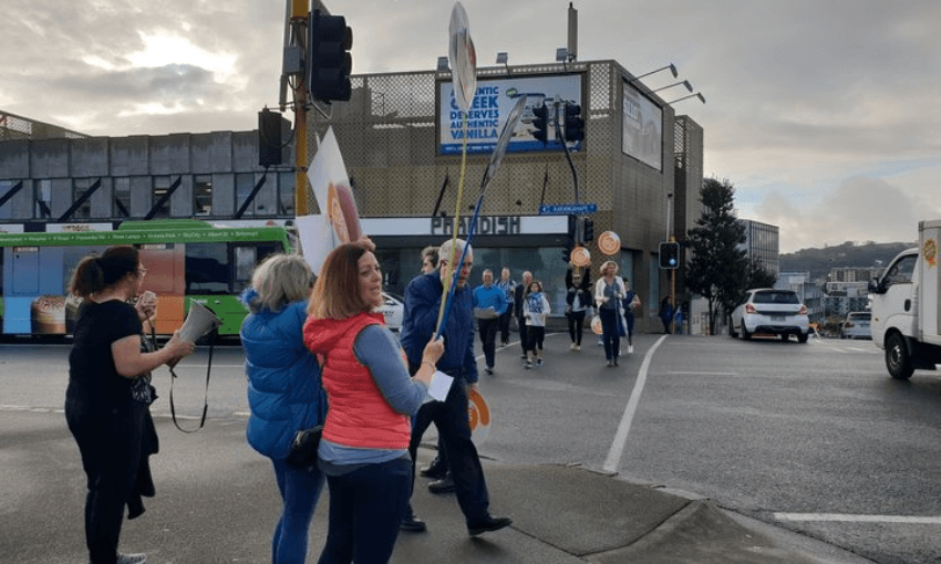 Teachers on strike picketing in Ponsonby in 2018 (Radio NZ, Katie Scotcher)  
