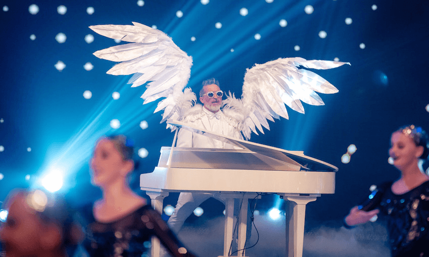 Dai Henwood trying to be Elton John. 
