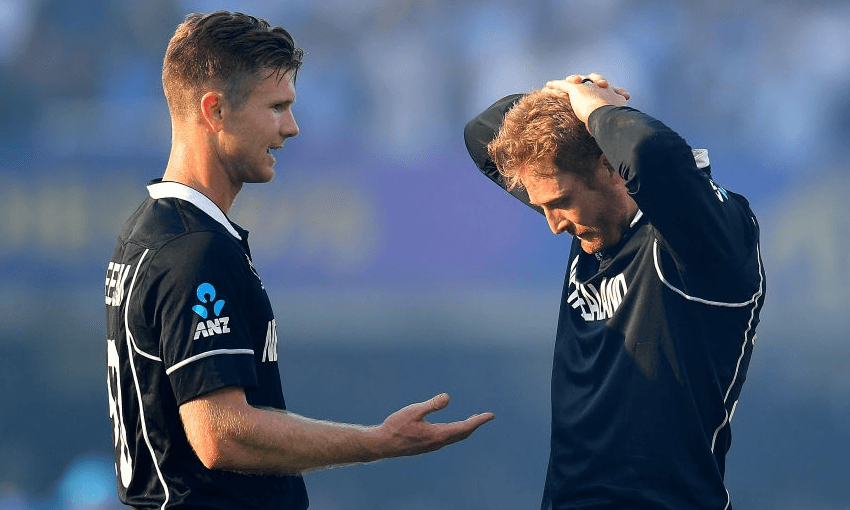 Jimmy Neesham consoling Martin Guptill after the World Cup final defeat (Getty Images) 
