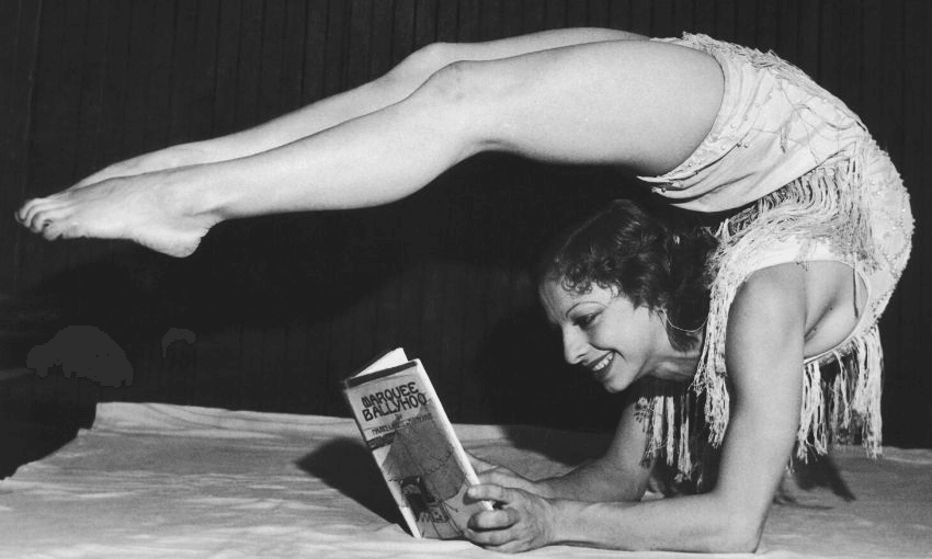 Dancer Gertrude Fisher reads her husband’s latest novel ‘Marquee Ballyhoo’, 1932. (Photo by FPG/Hulton Archive/Getty Images) 
