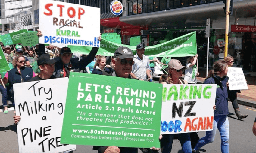 Farmers marching down Lambton Quay towards parliament (Radio NZ)  
