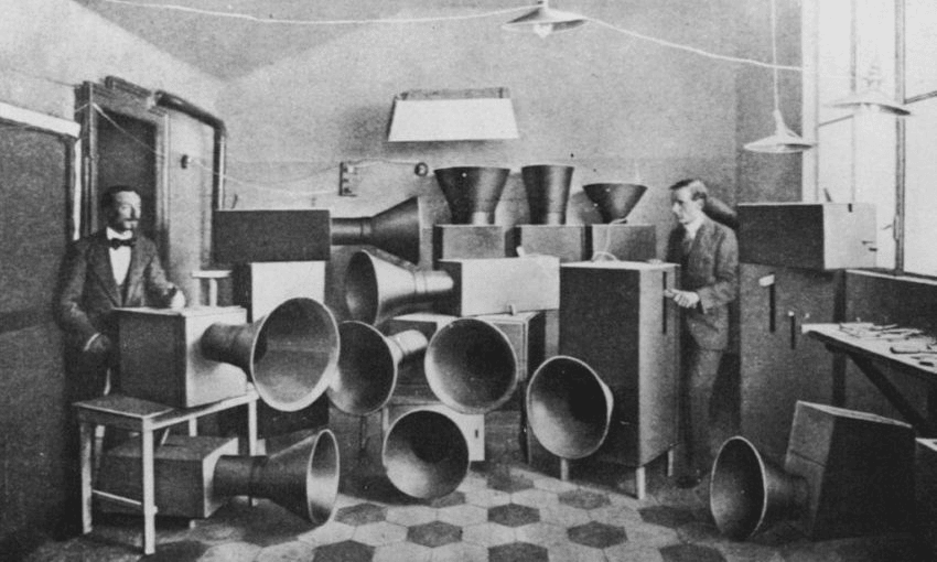 Futurist artist Luigi Russolo with his assistant Piatti and the noise machine, 1914. He was also a painter. (Photo by Hulton Archive/Getty Images)