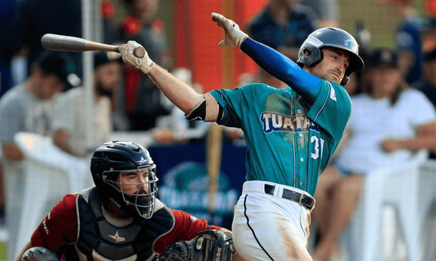Kent Blackstone of the Auckland Tuatara having a swing (Image: SMP Images)