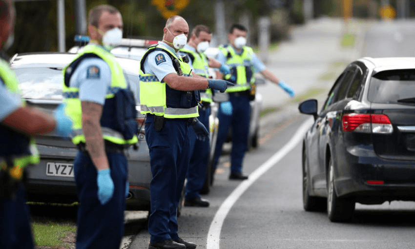 Police stop vehicles heading north on state highway one at Warkworth in the lead-up to Easter (Photo: Fiona Goodall/Getty Images) 
