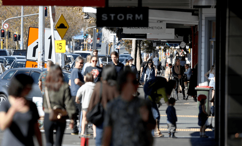 It appeared to be business as usual on Ponsonby Road in Auckland for the first Saturday of level two (Photo: Phil Walter/Getty Images) 
