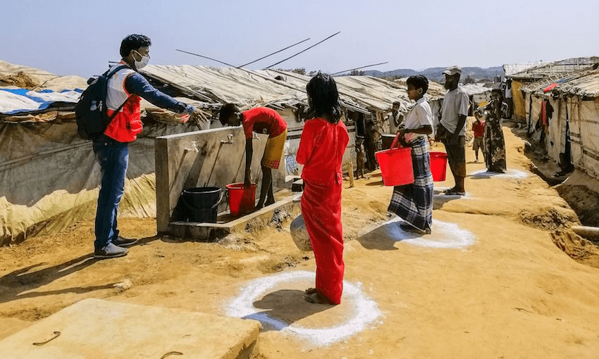 Social distancing around water taps in Cox’s Bazar (Photo: World Vision) 

