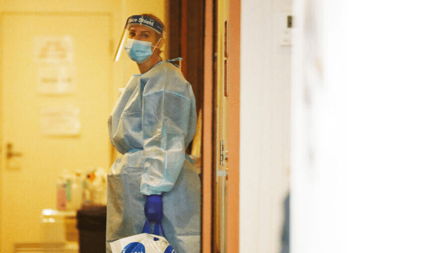 A medical worker at a quarantine hotel in Melbourne. (Photo by Darrian Traynor/Getty Images) 
