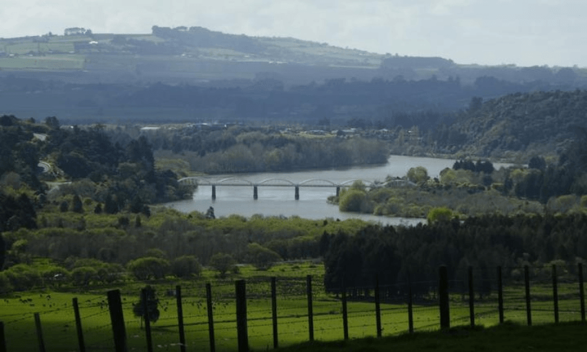 The Waikato River at Tuakau near Auckland (Radio NZ, Jan Kaluza) 
