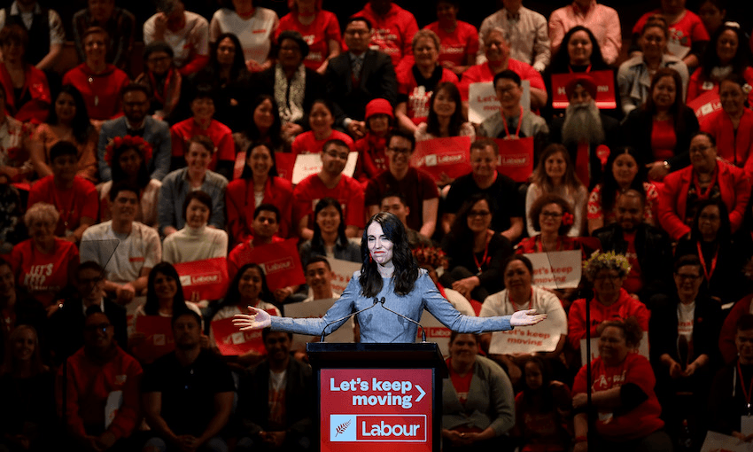 Jacinda Ardern speaks at the Labour Party 2020 election campaign in Auckland (Photo: Hannah Peters/Getty Images) 
